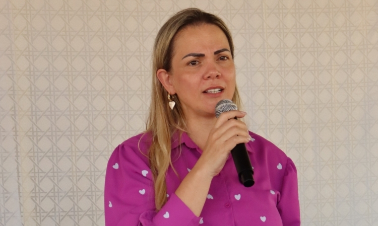 Cláudia de Jesus cobra atendimento humanizado a pacientes do interior em Porto Velho