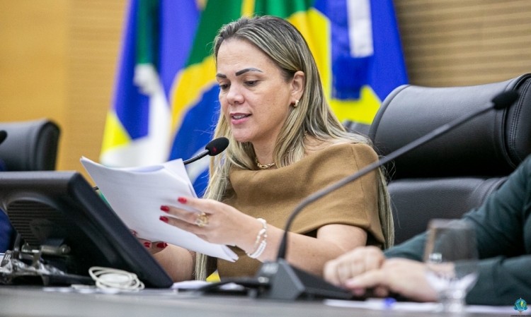 Cláudia de Jesus cobra investimentos e estruturação da política cultural em Rondônia