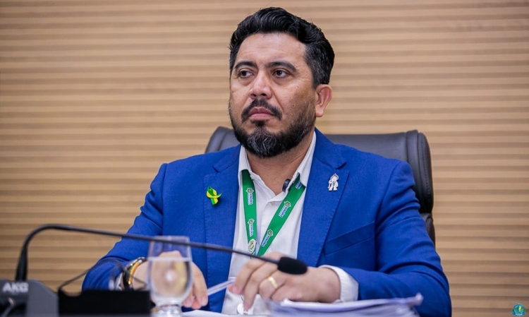 Alero cobra secretário sobre crise na saúde pública e longa fila por exames em Rondônia