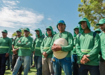 Mais de 100 profissionais reforçam revitalização de praças e parques em Porto Velho