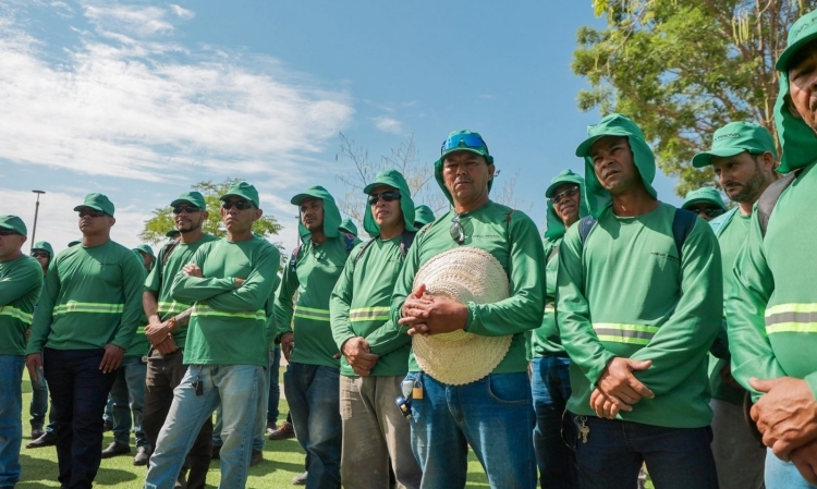 Mais de 100 profissionais reforçam revitalização de praças e parques em Porto Velho