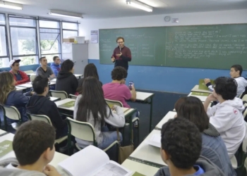 Professor-Alunos-1-Foto-Wilson-Dias-Agência-Brasil